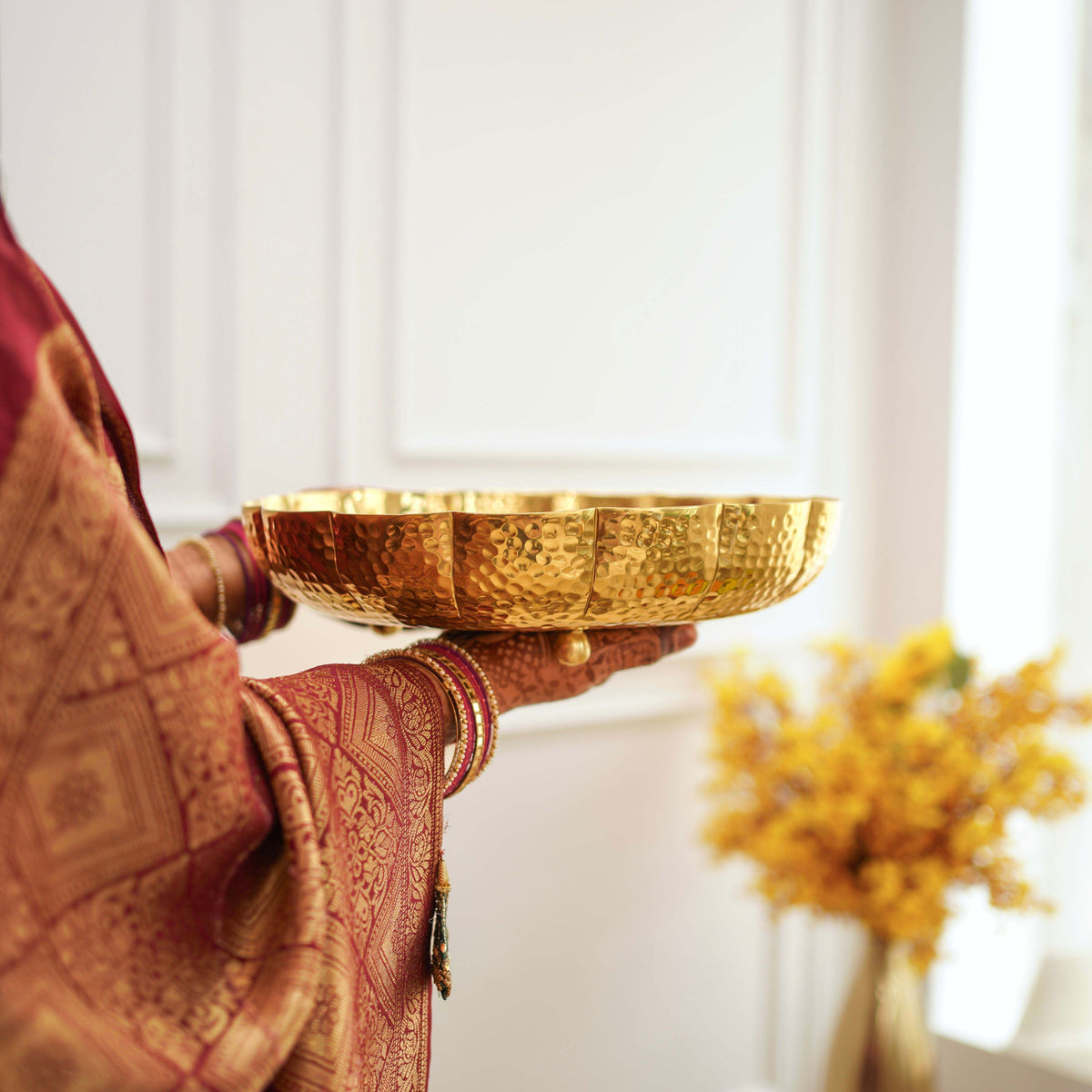 Mogra Metal Urli,Large,Gold